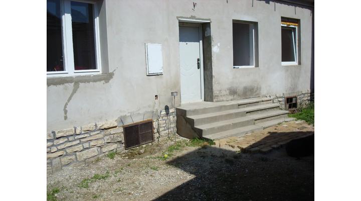 Kis csúnya házunkból, kevés pénzből, saját munkával, szép otthon!